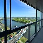 Luxury Apartment 34Th Floor Eurovea Tower