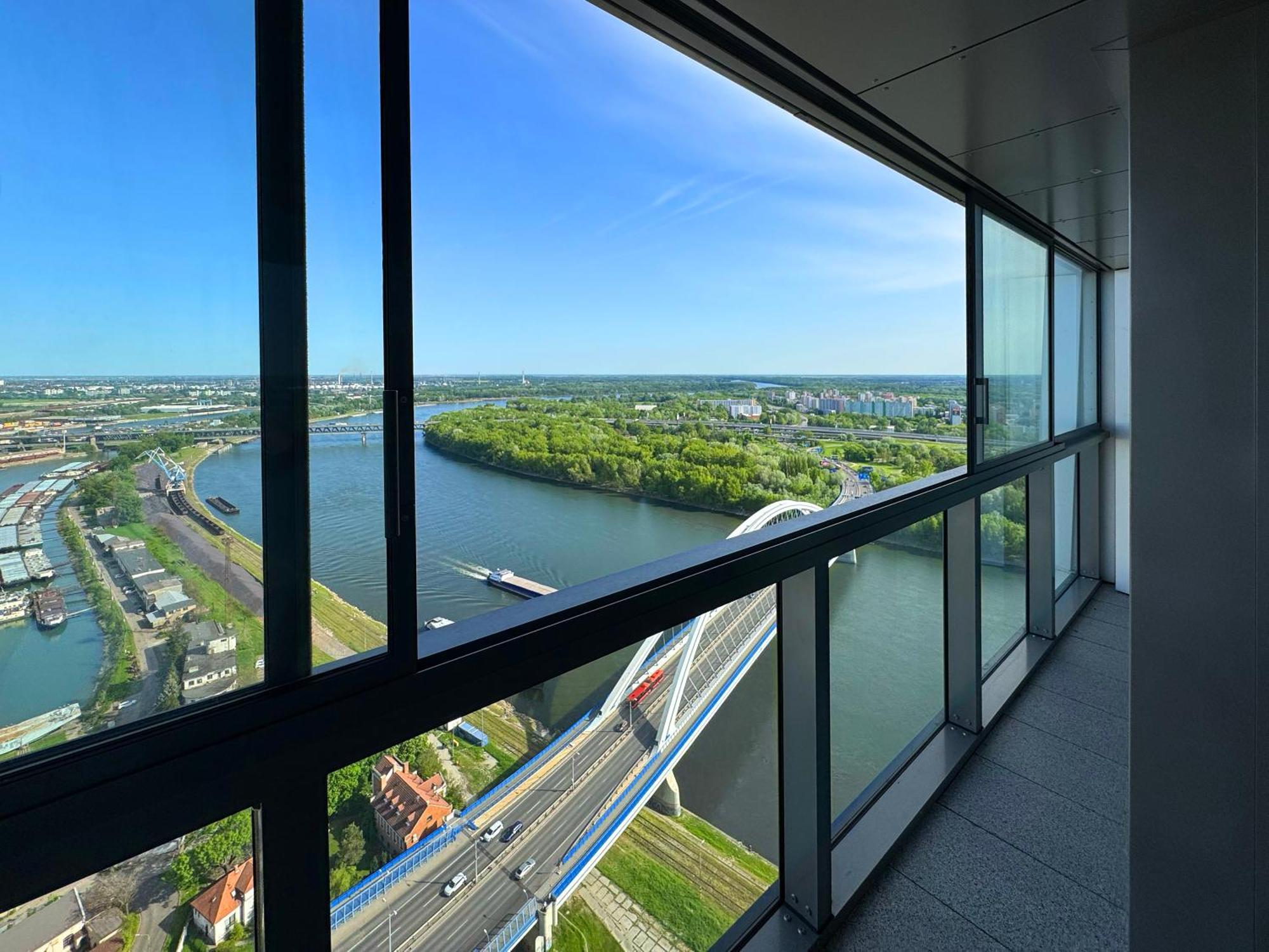 Luxury 34th Floor Eurovea Tower
