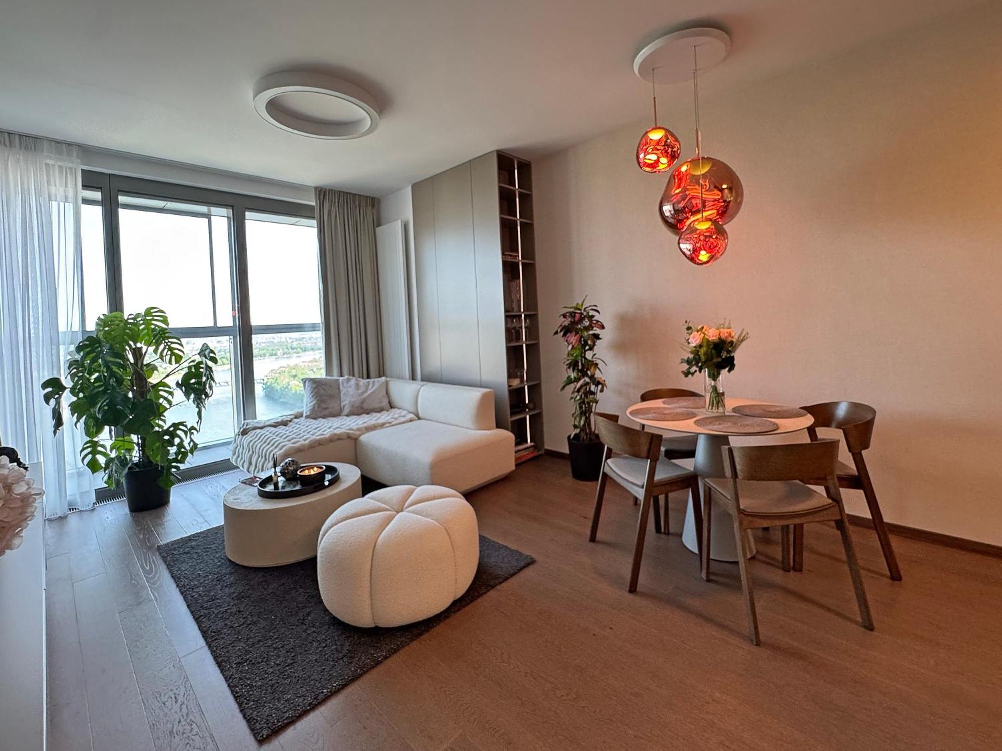 Luxury 34th Floor Eurovea Tower Apartment *